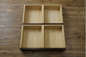 中古　美品　九州民芸家具　深みのある色調と格子意匠が魅力の重ね水屋箪笥　(R-085282)