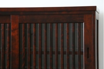 中古　美品　九州民芸家具　深みのある色調と格子意匠が魅力の重ね水屋箪笥　(R-085282)