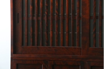 中古　美品　九州民芸家具　深みのある色調と格子意匠が魅力の重ね水屋箪笥　(R-085282)