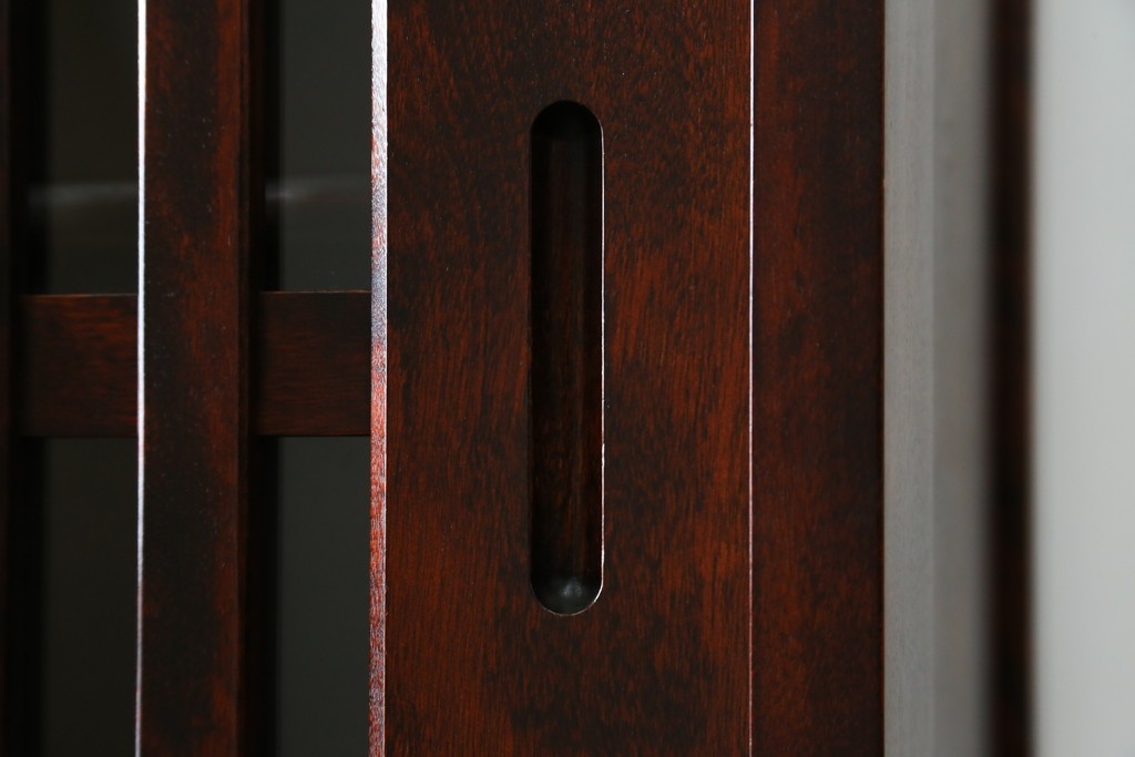 中古　美品　九州民芸家具　深みのある色調と格子意匠が魅力の重ね水屋箪笥　(R-085282)