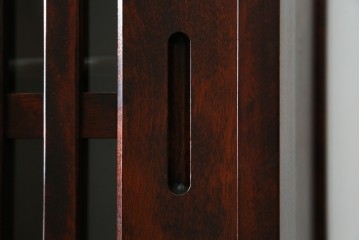 中古　美品　九州民芸家具　深みのある色調と格子意匠が魅力の重ね水屋箪笥　(R-085282)