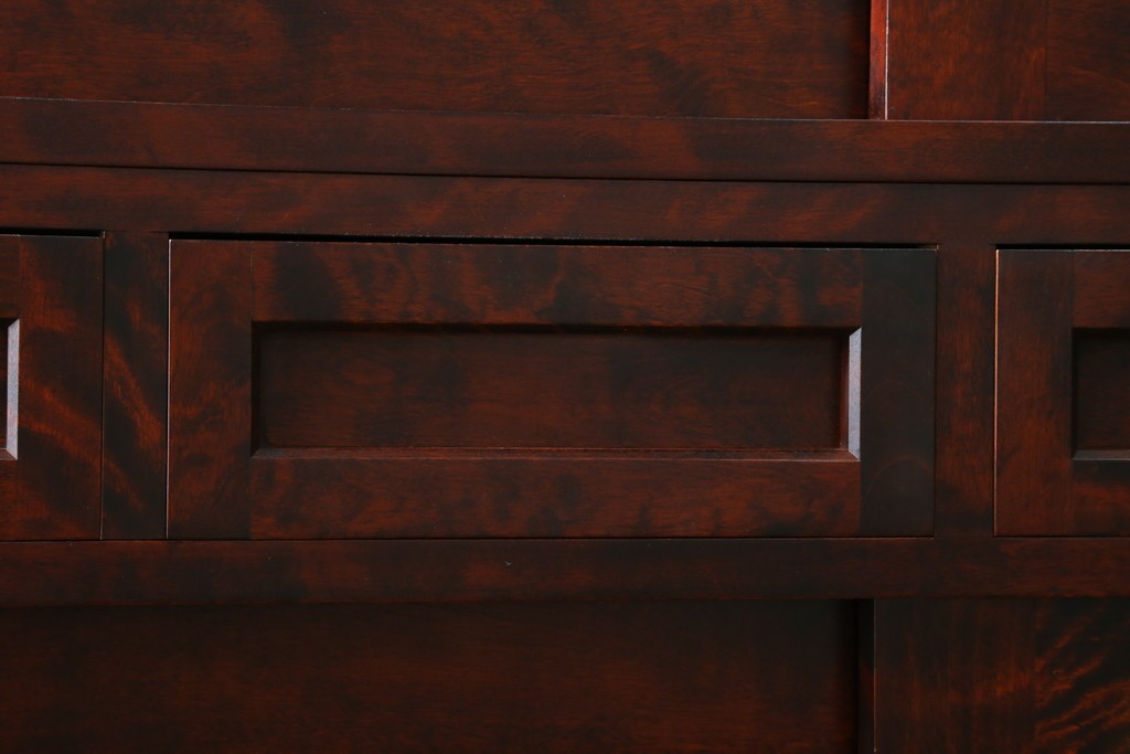 中古　美品　九州民芸家具　深みのある色調と格子意匠が魅力の重ね水屋箪笥　(R-085282)