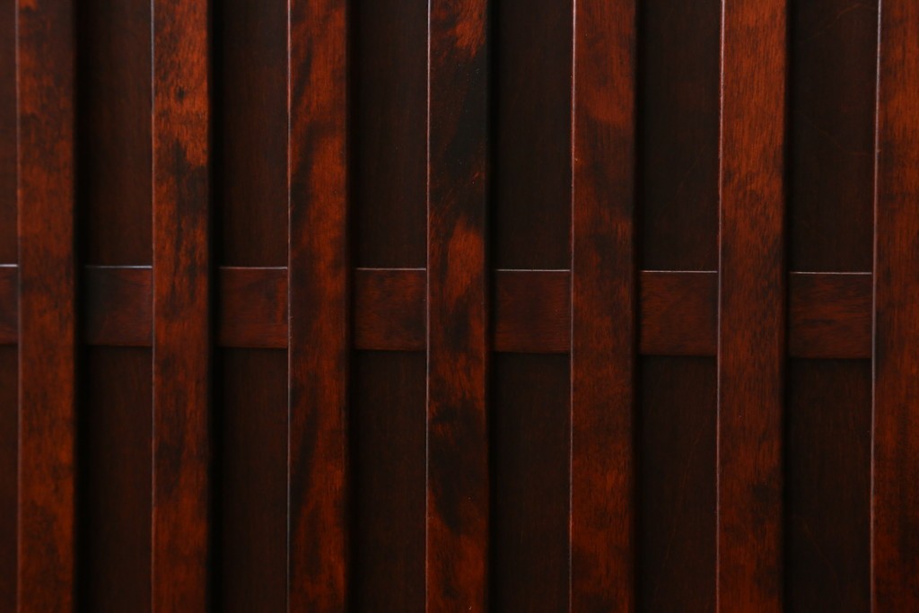 中古　美品　九州民芸家具　深みのある色調と格子意匠が魅力の重ね水屋箪笥　(R-085282)