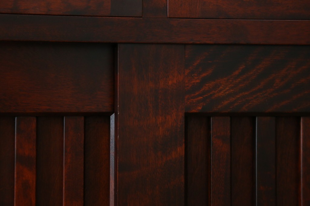 中古　美品　九州民芸家具　深みのある色調と格子意匠が魅力の重ね水屋箪笥　(R-085282)