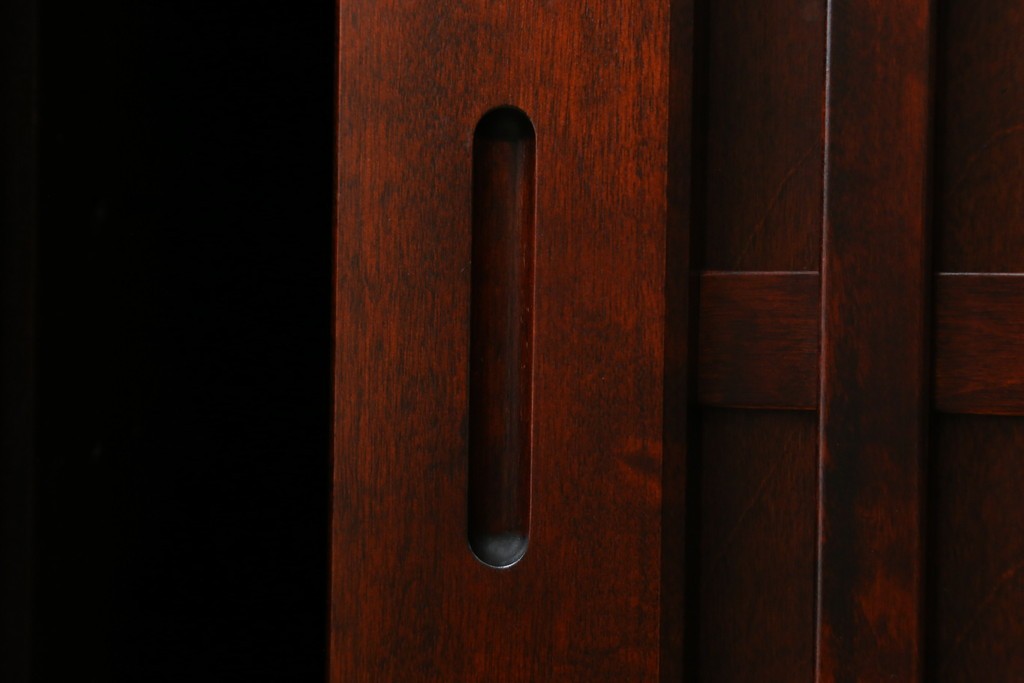 中古　美品　九州民芸家具　深みのある色調と格子意匠が魅力の重ね水屋箪笥　(R-085282)