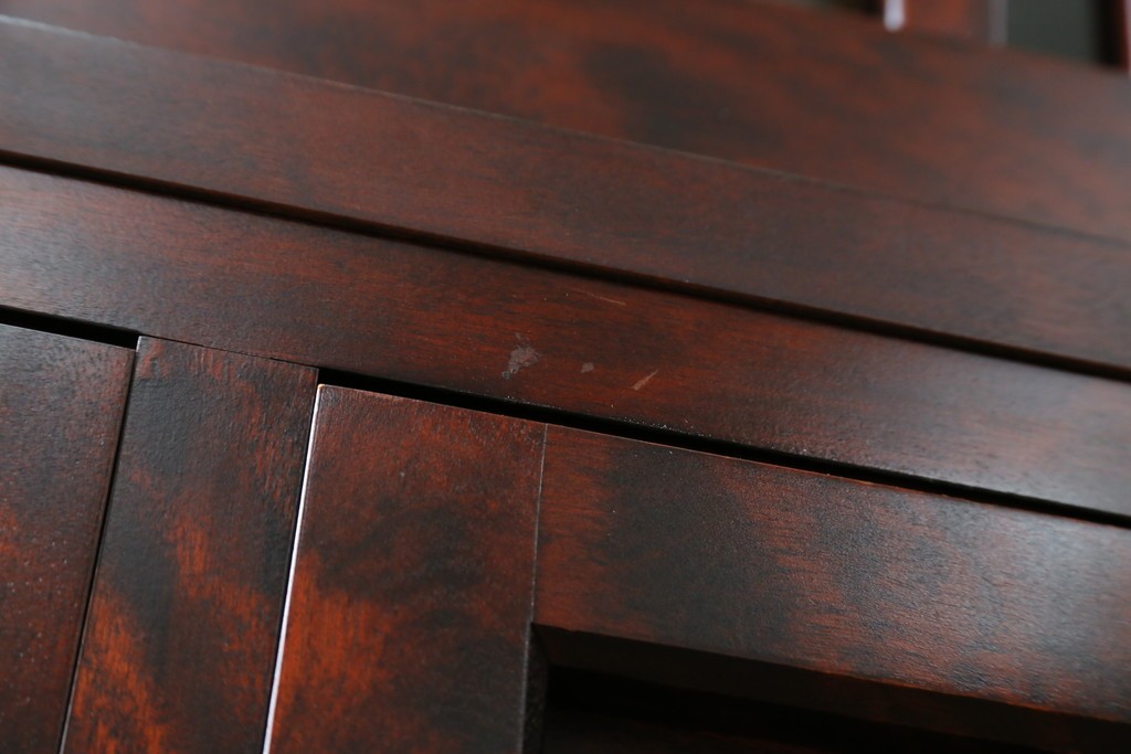 中古　美品　九州民芸家具　深みのある色調と格子意匠が魅力の重ね水屋箪笥　(R-085282)