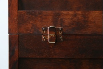 中古　美品　九州民芸家具　深みのある色調と格子意匠が魅力の重ね水屋箪笥　(R-085282)