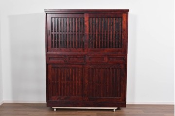 中古　美品　九州民芸家具　深みのある色調と格子意匠が魅力の重ね水屋箪笥　(R-085282)