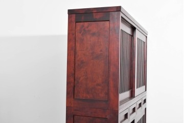 中古　美品　九州民芸家具　深みのある色調と格子意匠が魅力の重ね水屋箪笥　(R-085282)