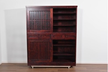 中古　美品　九州民芸家具　深みのある色調と格子意匠が魅力の重ね水屋箪笥　(R-085282)