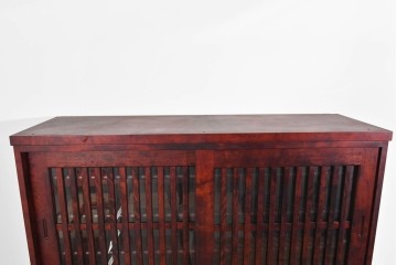 中古　美品　九州民芸家具　深みのある色調と格子意匠が魅力の重ね水屋箪笥　(R-085282)