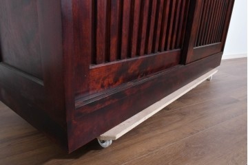 中古　美品　九州民芸家具　深みのある色調と格子意匠が魅力の重ね水屋箪笥　(R-085282)