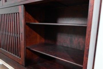 中古　美品　九州民芸家具　深みのある色調と格子意匠が魅力の重ね水屋箪笥　(R-085282)