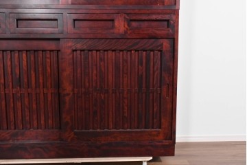 中古　美品　九州民芸家具　深みのある色調と格子意匠が魅力の重ね水屋箪笥　(R-085282)