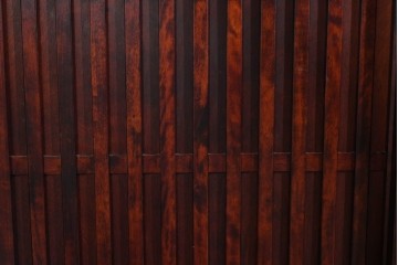 中古　美品　九州民芸家具　深みのある色調と格子意匠が魅力の重ね水屋箪笥　(R-085282)