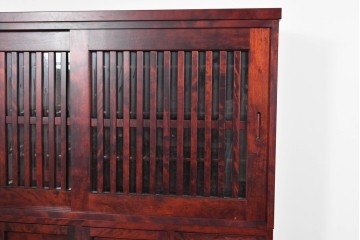 中古　美品　九州民芸家具　深みのある色調と格子意匠が魅力の重ね水屋箪笥　(R-085282)