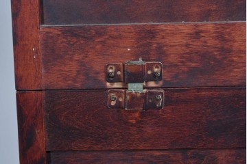 中古　美品　九州民芸家具　深みのある色調と格子意匠が魅力の重ね水屋箪笥　(R-085282)