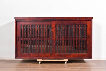 中古　美品　九州民芸家具　木肌の豊かな木目と格子が調和する上質な水屋箪笥サイドボード　(R-085283)