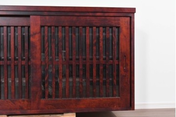 中古　美品　九州民芸家具　木肌の豊かな木目と格子が調和する上質な水屋箪笥サイドボード　(R-085283)