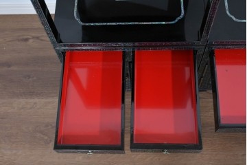 中古　美品　高級品　螺鈿装飾が華やかな飾り棚付きローボード　(R-085286)