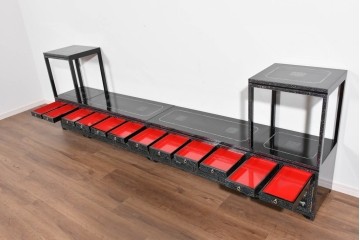 中古　美品　高級品　螺鈿装飾が華やかな飾り棚付きローボード　(R-085286)