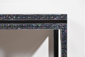 中古　美品　高級品　螺鈿装飾が華やかな飾り棚付きローボード　(R-085286)