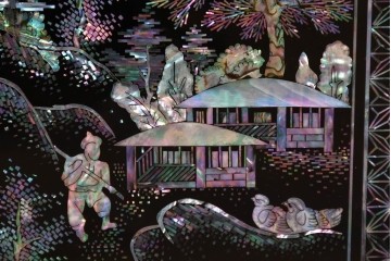 中古　美品　高級品　螺鈿装飾が華やかな飾り棚付きローボード　(R-085286)