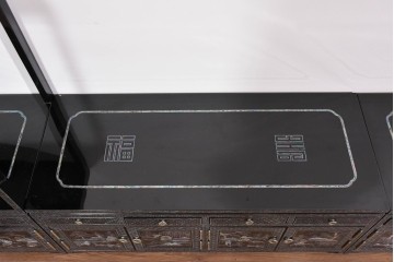 中古　美品　高級品　螺鈿装飾が華やかな飾り棚付きローボード　(R-085286)