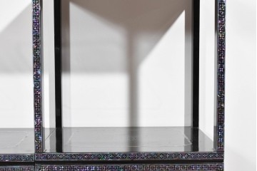 中古　美品　高級品　螺鈿装飾が華やかな飾り棚付きローボード　(R-085286)