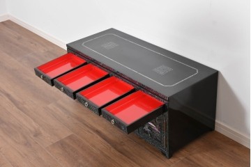 中古　美品　高級品　前面に施された螺鈿細工が華やかなサイドボード　(R-085287)