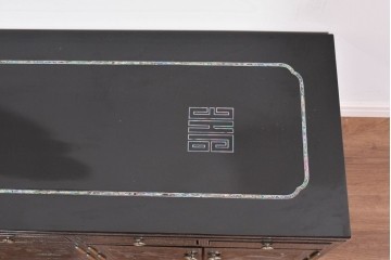 中古　美品　高級品　前面に施された螺鈿細工が華やかなサイドボード　(R-085287)