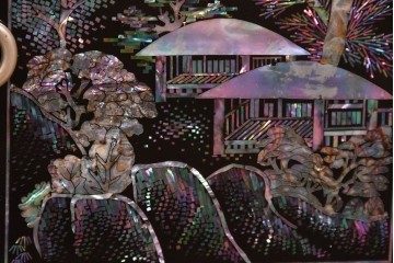 中古　美品　高級品　前面に施された螺鈿細工が華やかなサイドボード　(R-085287)