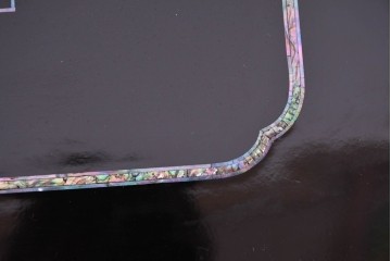 中古　美品　高級品　前面に施された螺鈿細工が華やかなサイドボード　(R-085287)