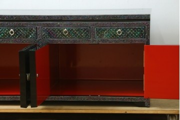 中古　美品　韓国民芸家具　高級品!!　螺鈿細工の風景装飾が華やかな引き出し付きローボード　(R-085288)