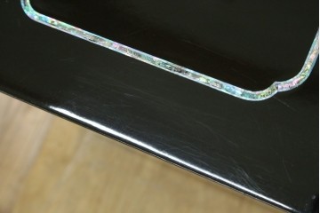 中古　美品　韓国民芸家具　高級品!!　螺鈿細工の風景装飾が華やかな引き出し付きローボード　(R-085288)