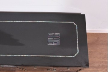 中古　美品　高級品　螺鈿装飾と引き出し収納が充実したローボード　(R-085288)