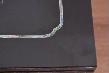 中古　美品　高級品　螺鈿装飾と引き出し収納が充実したローボード　(R-085288)