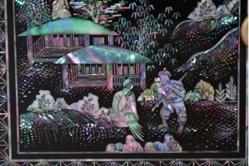 中古　美品　高級品　螺鈿装飾と引き出し収納が充実したローボード　(R-085288)