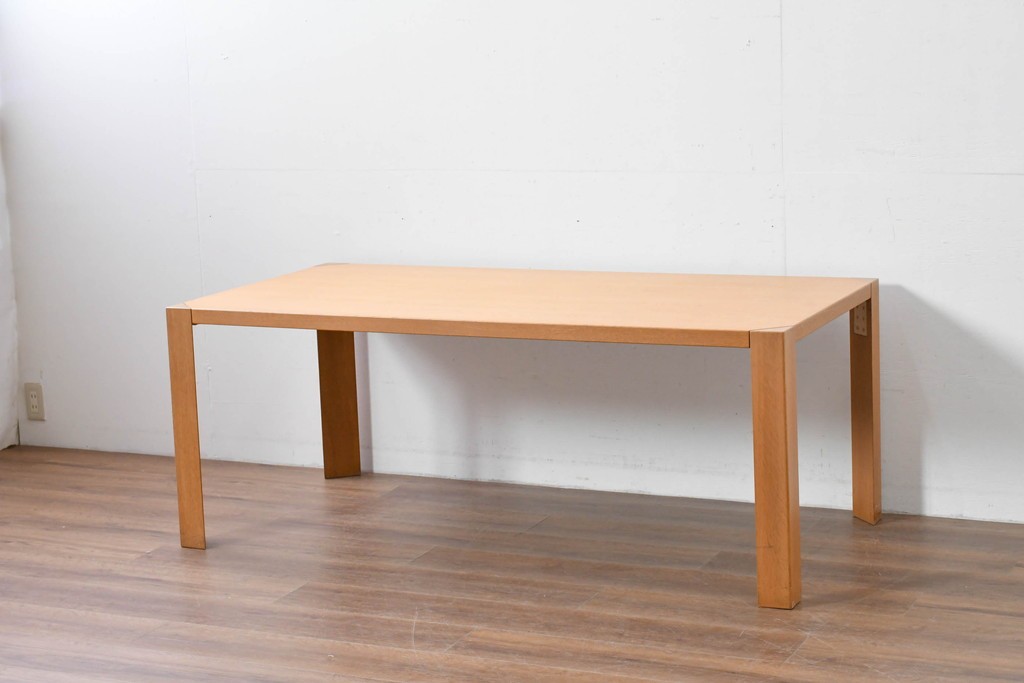 中古　イトーキ(ITOKI)　明るくすっきりとした印象のシンプルなダイニングテーブル　定価推定約22万円　(R-085291)