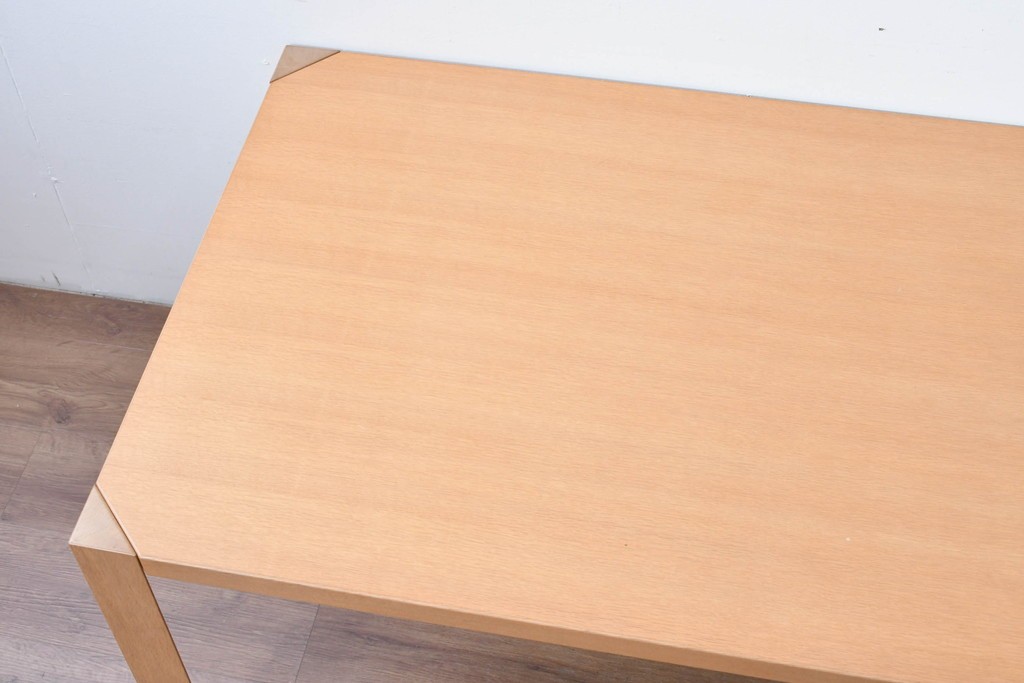 中古　イトーキ(ITOKI)　明るくすっきりとした印象のシンプルなダイニングテーブル　定価推定約22万円　(R-085291)