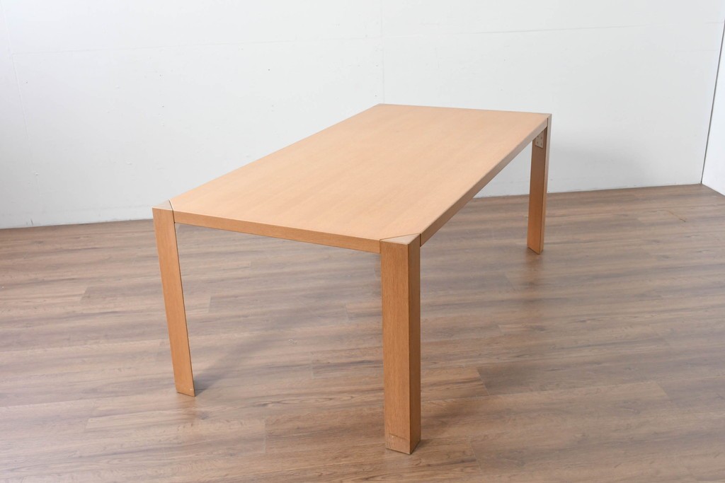 中古　イトーキ(ITOKI)　明るくすっきりとした印象のシンプルなダイニングテーブル　定価推定約22万円　(R-085291)