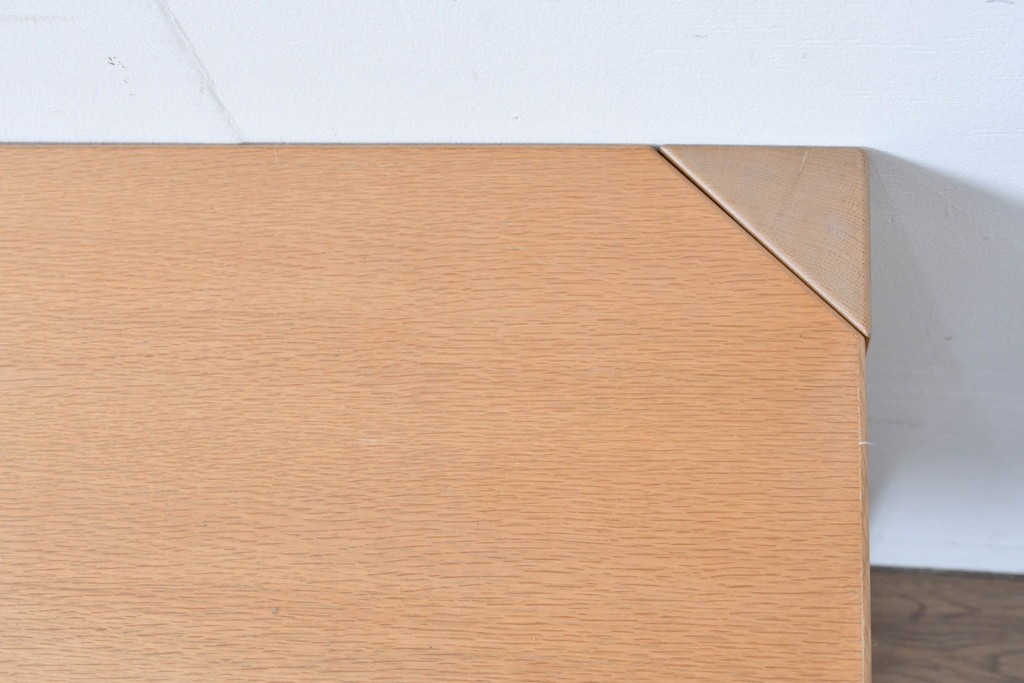 中古　イトーキ(ITOKI)　明るくすっきりとした印象のシンプルなダイニングテーブル　定価推定約22万円　(R-085291)