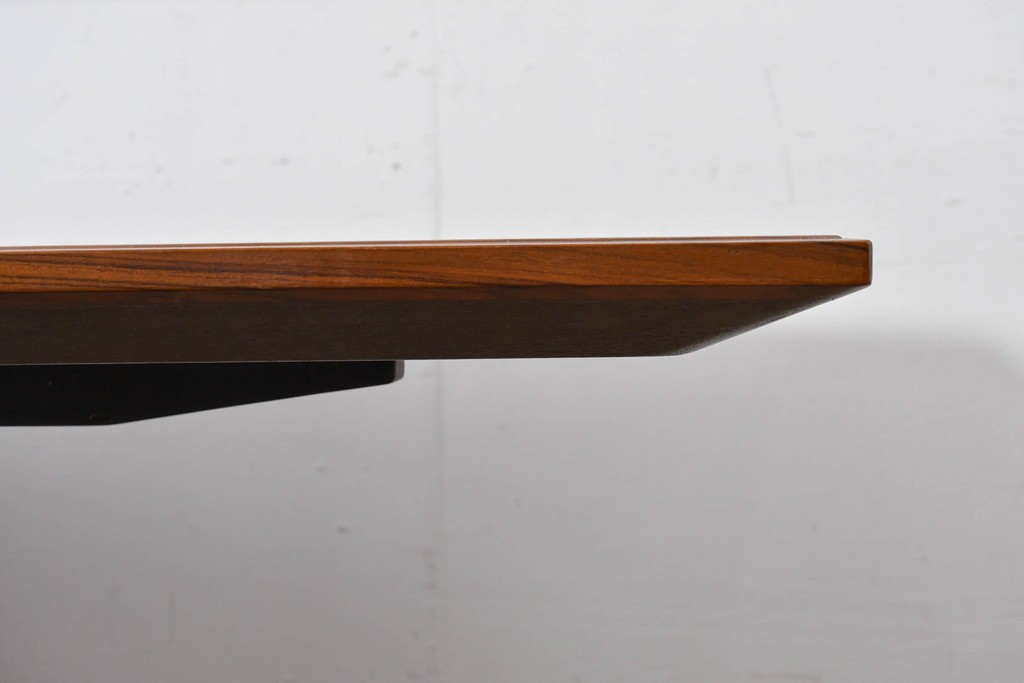 中古　希少な廃番品　イトーキ(ITOKI)　ロイヤルボート型　木目の美しい大型ミーティングテーブル　(R-085292)