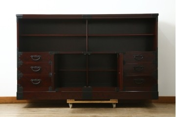 中古　美品　二本松工藝館　田中家具　金具装飾が格調高い印象を与える観音開きの収納箪笥　定価約88万円　(R-085293)