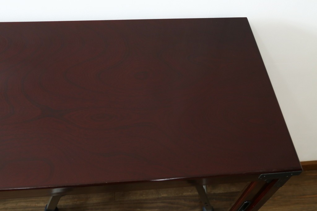 中古　美品　二本松工藝館　田中家具　金具装飾が格調高い印象を与える観音開きの収納箪笥　定価約88万円　(R-085293)