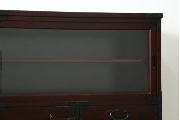 中古　美品　二本松工藝館　田中家具　金具装飾が格調高い印象を与える観音開きの収納箪笥　定価約88万円　(R-085293)