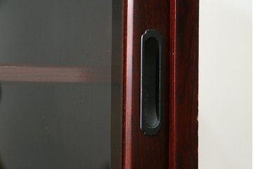 中古　美品　二本松工藝館　田中家具　金具装飾が格調高い印象を与える観音開きの収納箪笥　定価約88万円　(R-085293)