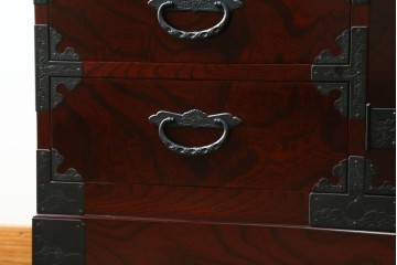 中古　美品　二本松工藝館　田中家具　金具装飾が格調高い印象を与える観音開きの収納箪笥　定価約88万円　(R-085293)
