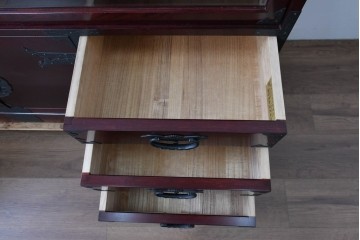 中古　美品　二本松工藝館　田中家具　金具装飾が格調高い印象を与える観音開きの収納箪笥　定価約88万円相当　(R-085293)