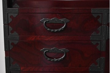 中古　美品　二本松工藝館　田中家具　金具装飾が格調高い印象を与える観音開きの収納箪笥　定価約88万円相当　(R-085293)